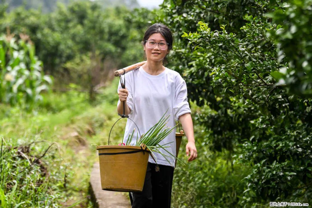 全网追的“扁担女孩”，找了一份暑假工，时薪12元 - 和田生活资讯 - 和田28生活网 ht.28life.com
